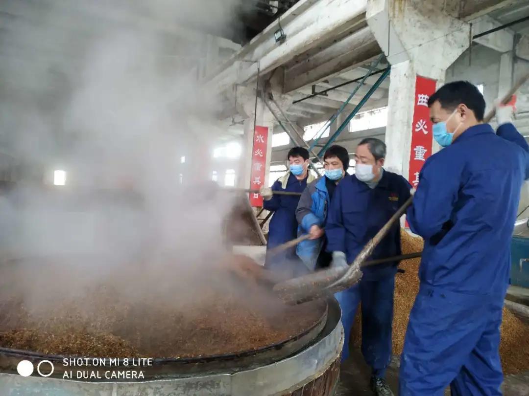 <b>嚴(yán)抓疫情防控，堅守手工釀造，心心酒業(yè)有序復(fù)工復(fù)產(chǎn)</b>